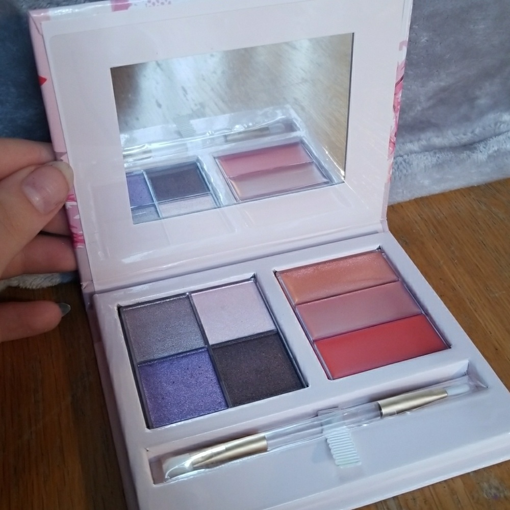 Into The Garden Color Compact Ltd Ed.